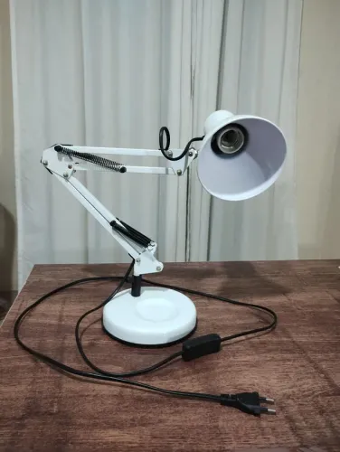 Luminária Articulado De Mesa Para Escritório