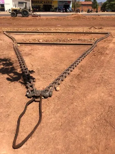 Triângulo desbravador agrícola trilho de ferro e link