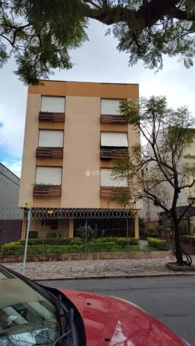 Ótima oportunidade de adquirir um apartamento no Ed Bom Jardim, com aberturas de madeira, 