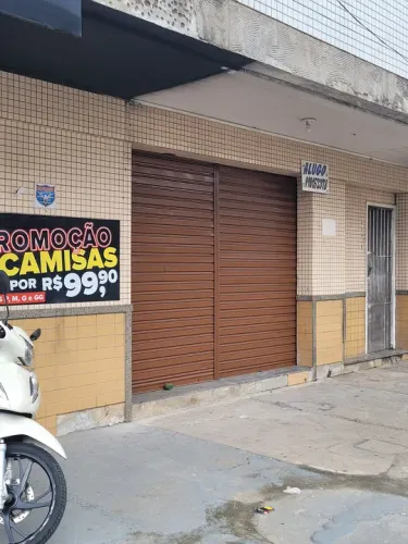 Aluga-se Loja no Jokey Clube Rua Júlio Barcelos n? 171 esquina, centro comercial. 
