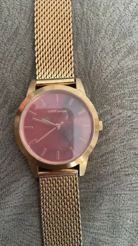 Relógio fundo rosa