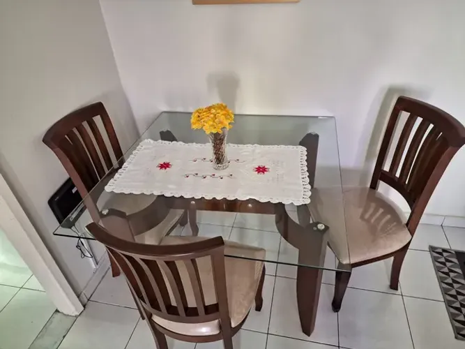Vendo Sala de jantar de Madeira