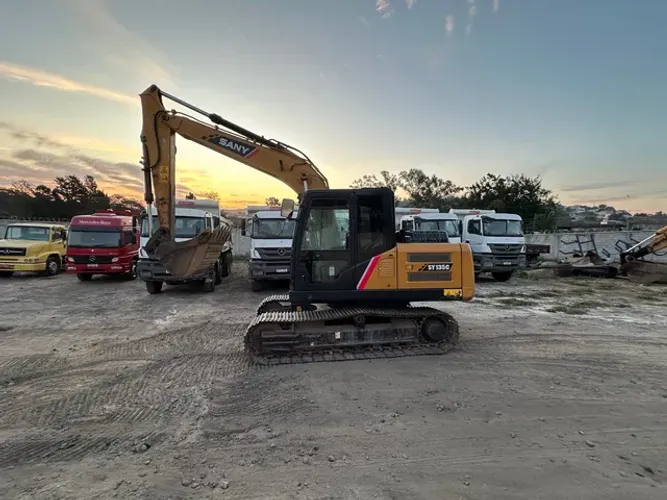 Escavadeira Sany SY135 2022 Único dono