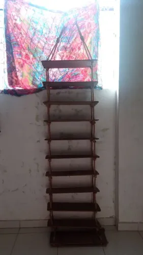Prateleira aérea para sapatos, bolsas etc.