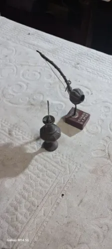 Berimbau e escultura antigo 