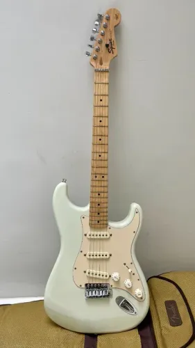 Guitarra Squier by Fender California Series Modificada Jeff Beck com Bag da Fender