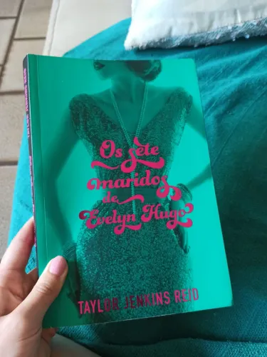 Livro - Os Seres Maridos de Evelyn Hugo