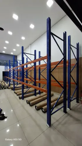 Prateleiras de Aço para Estoque - Otimize seu espaço!