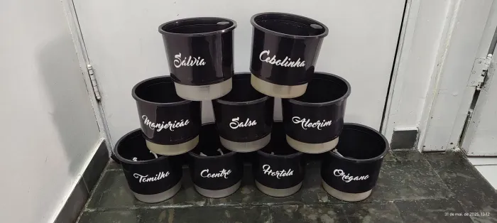 VENDE-SE 9 VASOS AUTOIRRIGÁVEIS