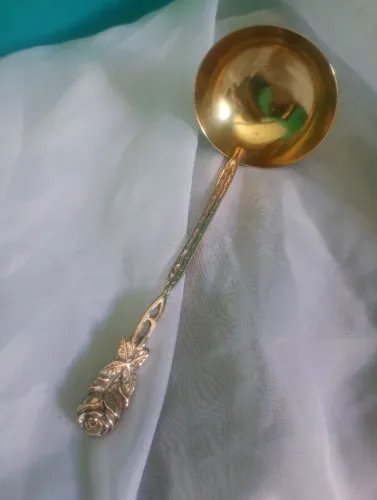 Antiga e delicada concha em metal dourado <br>