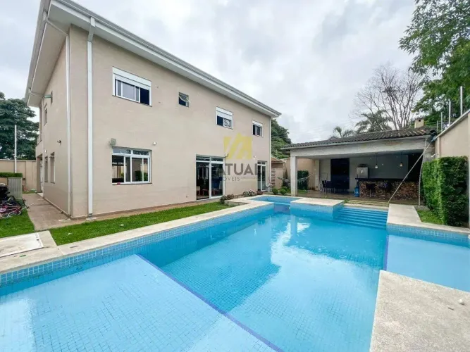Casa à venda em Interlagos  5 quartos, 4 suítes, piscina e área gourmet