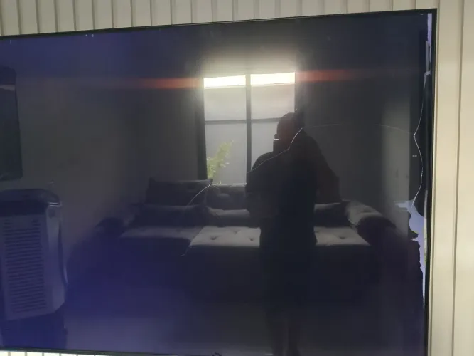 TV de 70 polegadas com tela quebrada