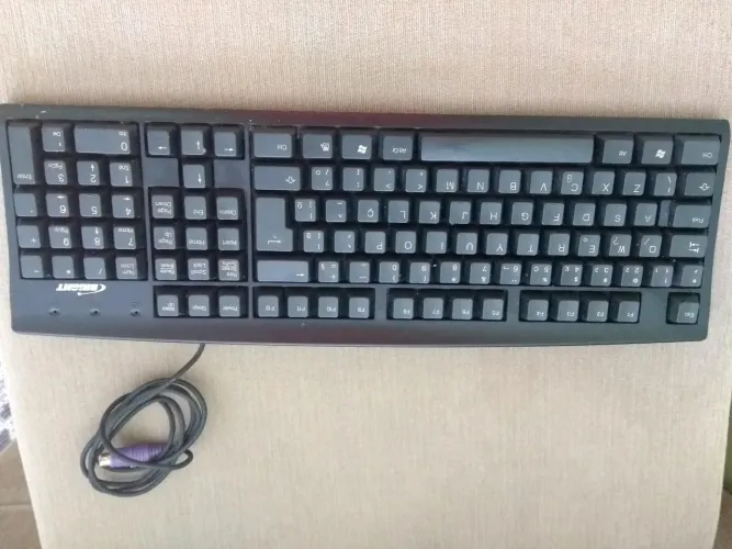Monitor, teclado, caixa som