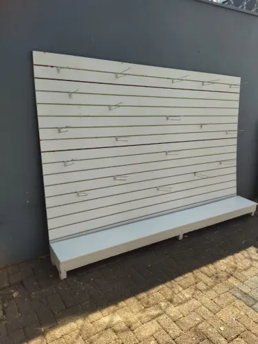 Painel expositor USADO ENTREGA dentro de Uberlândia MG 