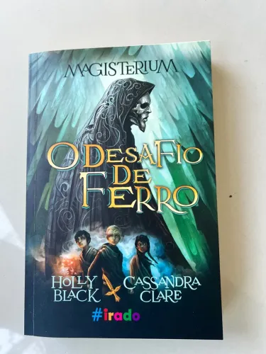 Livro O Desafio de Ferro - Magisterium / Novo