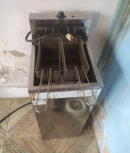 Vendo fritadeira eletrica 220volts