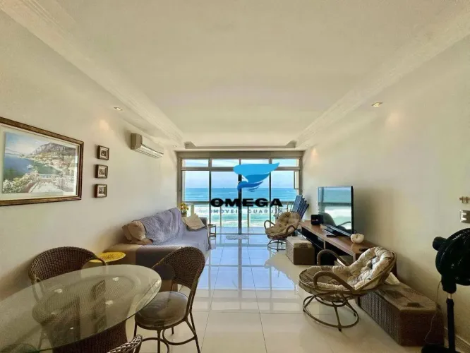 Apartamento à venda na praia das Pitangueiras no Guarujá I Omega Imoveis