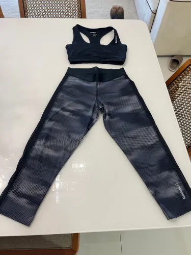 Conjunto fitness calça legging + top REEBOK