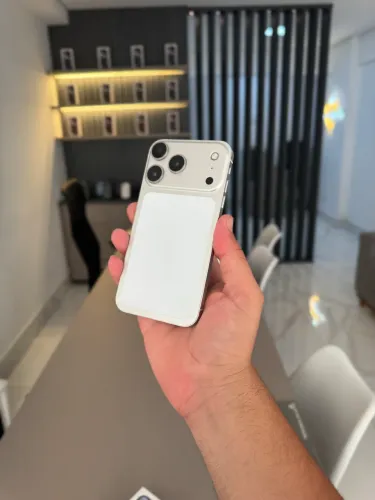 iPhone XR adaptado para 17 Pro