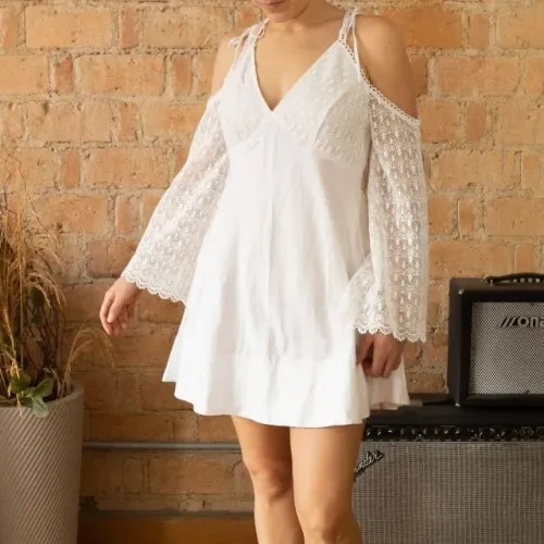 amaro vestido branco manga flare sino de renda tam p R$ 85
