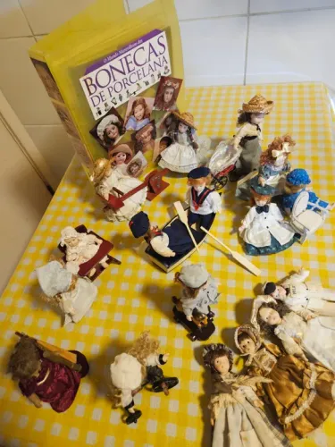 COLEÇÃO "O MUNDO MARAVILHOSO DAS BONECAS DE PORCELANA"