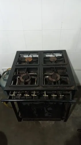 Fogão industrial 4 bocas com forno embutido