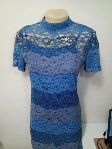 Vestido de renda tubinho - P brechó