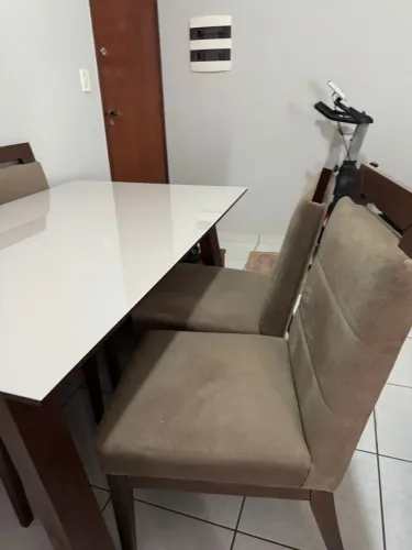 Mesa de Jantar com 4 Cadeiras