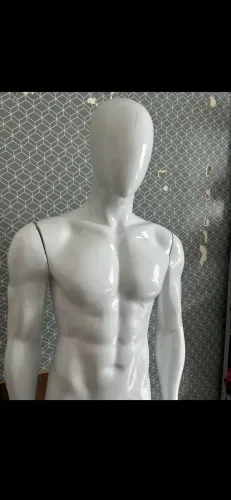 Manequim masculino de fibra 