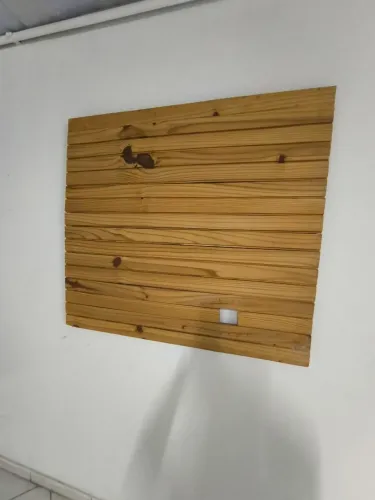 Painéis em madeira ripada