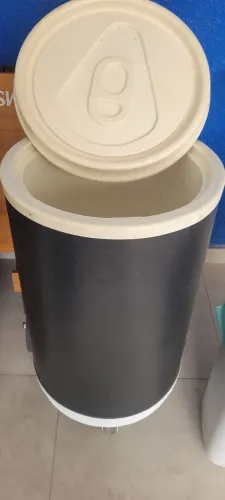 Carrinho térmico em formato de lata
