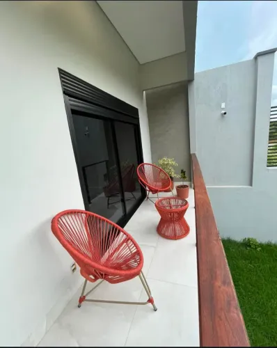CONJUNTO POLTRONAS DE CORDA NÁUTICA + MESA DE APOIO