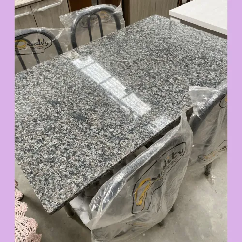 Mesa de jantar com 4 cadeiras - entrego