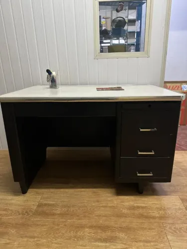 MESA DE ESCRITÓRIO COM 4 GAVETAS - SEMINOVA
