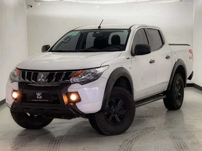Mitsubishi L200 Tri. Outdo. GLS 2.4 CD 4X4 Die. AUT 2023