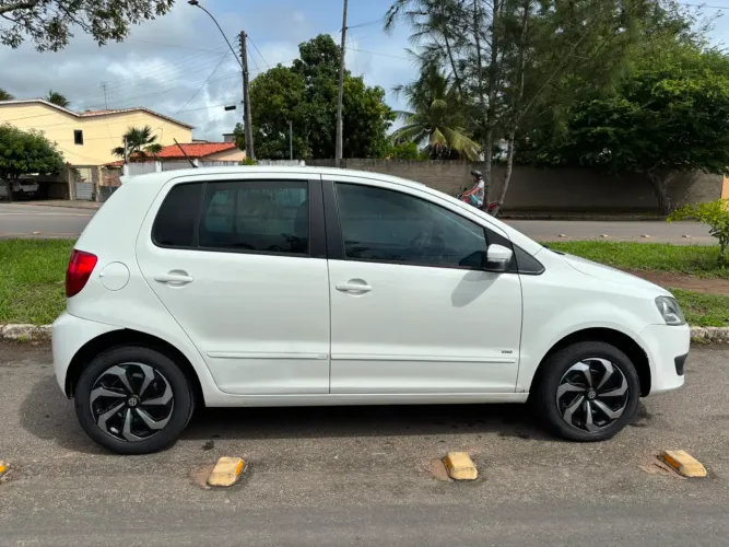 Volkswagen Fox 1.0 MI Total Flex 8V 3P 2014