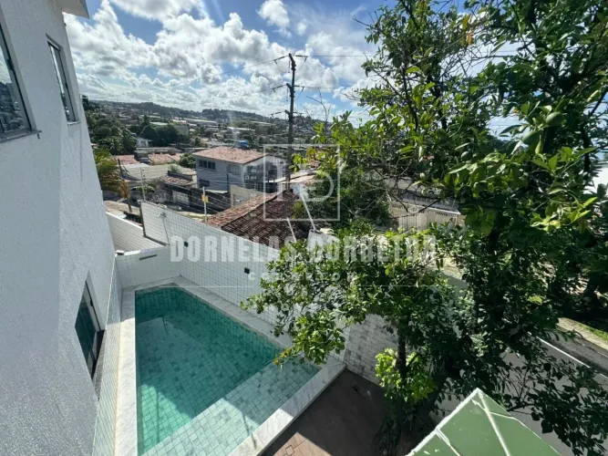 3 CASAS EM UM SÓ TERRENO em Olinda! Oportunidade única!