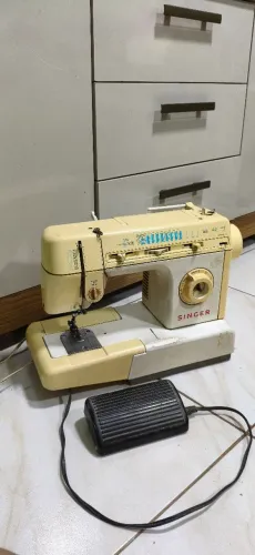 Máquina de custura Singer