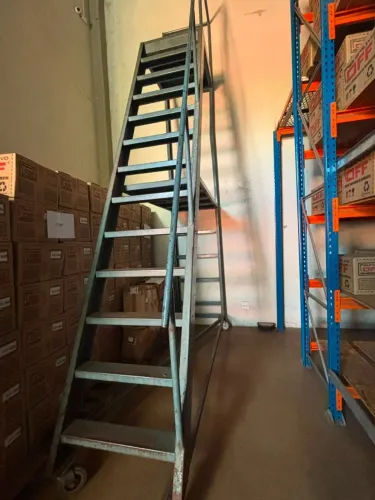 Escada Industrial 5m com rodas