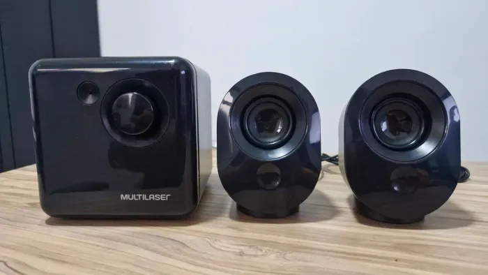 Caixa de Som Multilaser Subwoofer usb 15w RMS preto SP 166