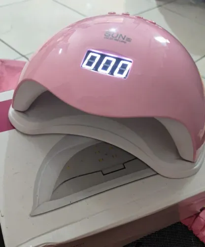 Cabine para esmaltaç?o em gel.
