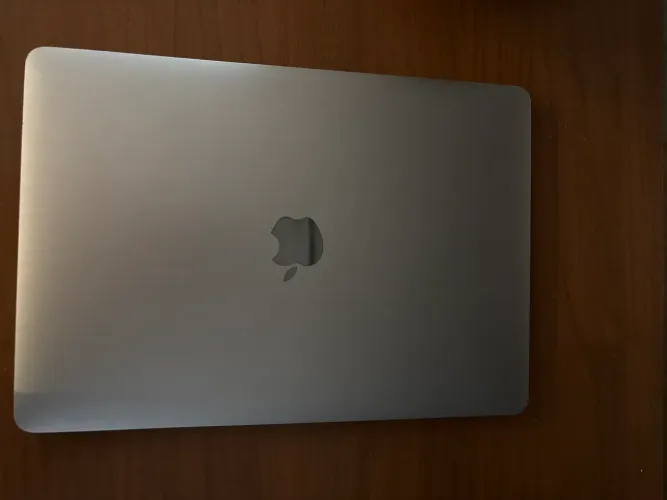 Macbook pro 13 polegadas. muito bem conservado. ótimo para estudar