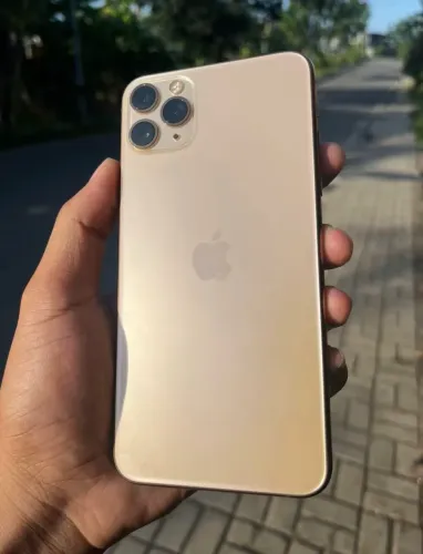 iPhone 11 Pro Max dourado