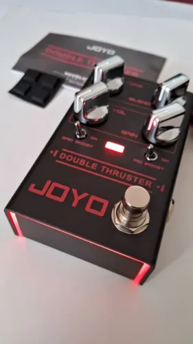 Pedal de Contrabaixo JOYO R-28 Double Thruster (Overdrive/Distorção)