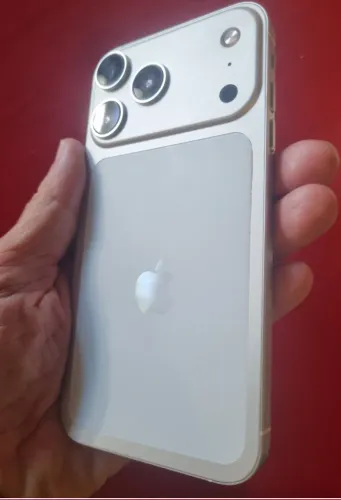 XR na carcaça do 17 Pro Branco Oferta
