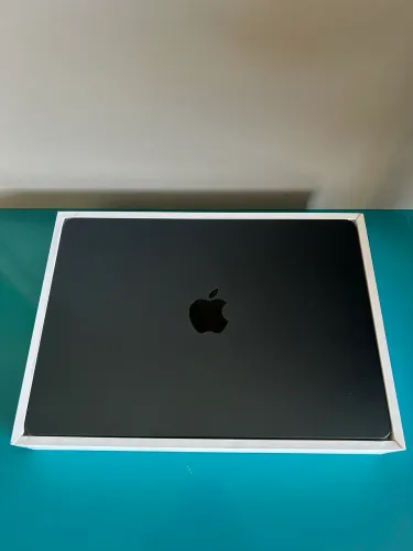 MacBook Air M3 8/256gb