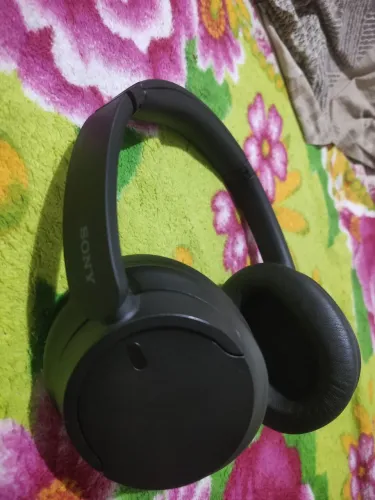 Fones de Ouvido Sony WH-CH720N com cancelamento de ruído e longa duração de bateria.<br>