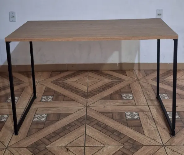 Mesa de escritório em mdf
