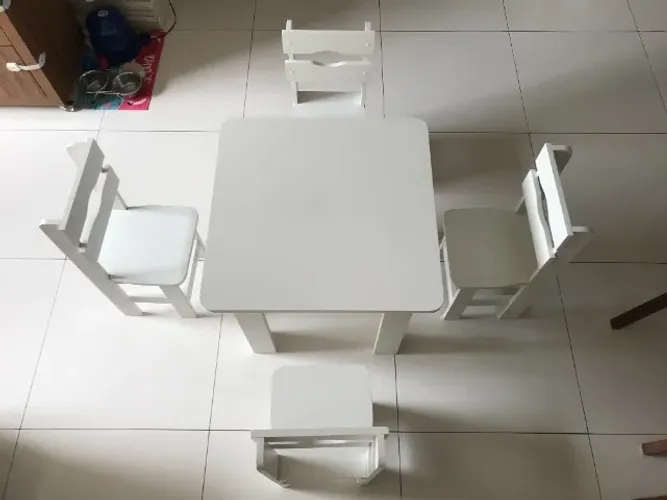 Mesa Infantil com 04 cadeiras MDF Branco Laminado