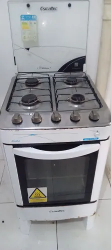 Vendo fogão esmaltec 4 bocas com perfeito funcionamento e boa conservação!